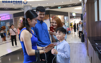 Bắt gặp gia đình Bảo Thanh đang ‘truy tìm hạnh phúc’ tại Aeon Mall