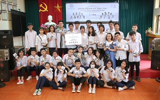 Hành trình Từ Trái Tim tiếp tục đến với vùng biển đảo quê hương