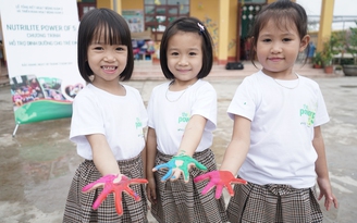 Vì sao trẻ Việt thấp còi?