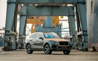 Chiếc xe đầu tiên thuộc phiên bản Bentley Centenary Gold kỷ niệm 100 năm tại Việt Nam