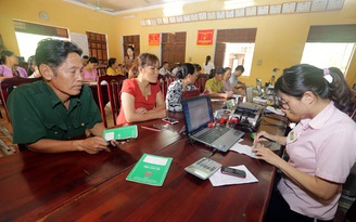 Vay vốn chính sách nuôi cừu, trồng sâm thoát nghèo