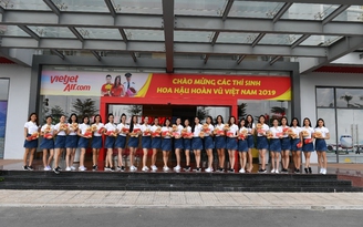 Thí sinh Hoa hậu Hoàn vũ Việt Nam 2019 khám phá Học viện hàng không Vietjet