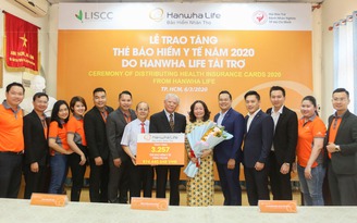 3.257 thẻ BHYT được Hanwha Life Việt Nam trao tay người nghèo