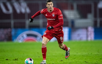 Lewandowski thiếu đi đối trọng trong ngày cán mốc lịch sử