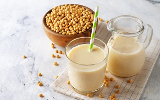 6 lý do nên uống sữa đậu nành mỗi ngày trong mùa dịch này