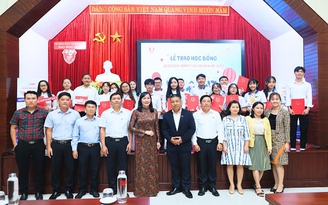 Hành trình ‘trao hạnh phúc’ đến học sinh, sinh viên Việt Nam