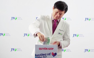 JW trao tặng 2.000 áo ấm và 100 triệu đồng đến học sinh nghèo vượt khó