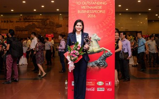 Doanh nhân Thủy Tiên được trao tặng cúp Thánh Gióng