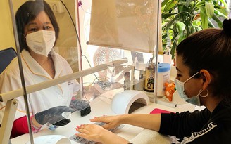 Tiệm nail Việt ở Đức vừa chống dịch, vừa vun vén đam mê