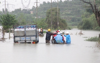 Thủy điện xả lũ dồn dập, Quảng Nam, Lâm Đồng, Thừa Thiên - Huế lại ngập nặng