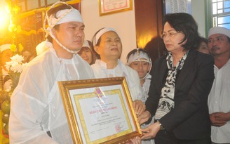 Đại biểu Quốc hội Ngô Văn Minh được truy tặng Huân chương Lao động hạng Nhì