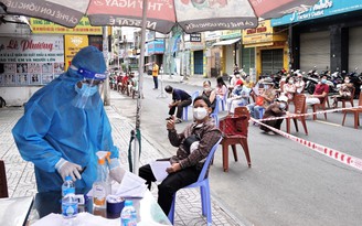 TP.HCM: Q.1 tiêm vắc xin Covid-19 lưu động cho người dân khu phong tỏa chợ Tân Định