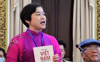 Kiều bào nói hãnh diện dùng hộ chiếu Việt Nam nơi đất khách