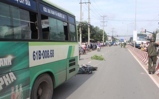 Xe buýt kéo lê xe máy trên phố, 1 người chết
