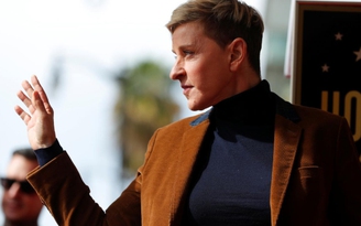 MC Mỹ Ellen DeGeneres bị chỉ trích khi ví cách ly ở nhà như ngồi tù