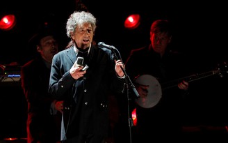 Bản thảo bài hát, thư từ của Bob Dylan bán đấu giá gần nửa triệu USD