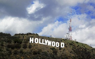 Nhân viên đoàn phim Hollywood chấp thuận hợp đồng với nhà sản xuất phim và truyền hình