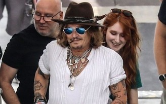 Johnny Depp phủ nhận có bồ mới