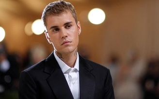 Justin Bieber hoãn lưu diễn vì sợ… bệnh!