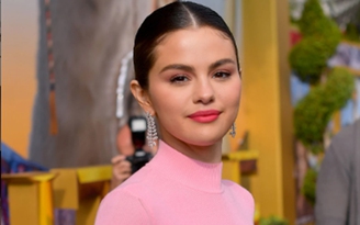 Selena Gomez bật khóc vì bệnh lupus ban đỏ ngày càng trầm trọng