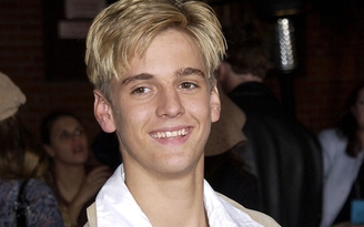 Aaron Carter đối mặt với rất nhiều chấn thương từ sau cái chết của cha và chị gái