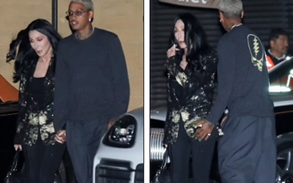 Danh ca Cher hẹn hò 'phi công' trẻ hơn 40 tuổi