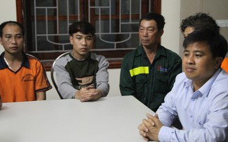 Cứu 5 thuyền viên bị chìm tàu trên vùng biển Hà Tĩnh