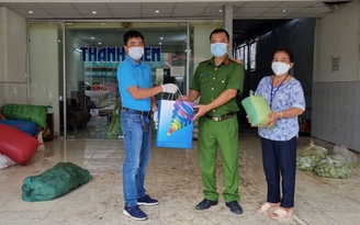 Báo Thanh Niên trao tặng 500 túi an sinh cho người nghèo vùng tâm dịch Đồng Nai
