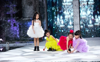 Những chú thiên nga nhỏ đáng yêu diện váy áo mùa Thu Đông 2020