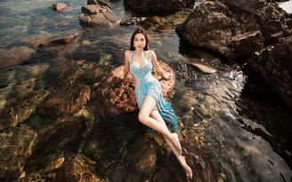 Hoa hậu Thùy Tiên diện trang phục cắt xẻ táo bạo
