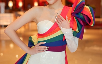 Hoa hậu Khánh Vân chuộng váy áo làm từ cờ lục sắc LGBT