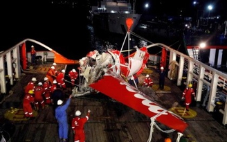 Trục vớt một phần hộp đen máy bay AirAsia