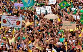 Khoảng 1,5 triệu người biểu tình phản đối chính phủ Brazil