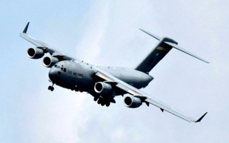 Máy bay quân sự Mỹ gặp nguy vì nhân viên không lưu bận chơi game
