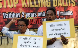 Bắt giữ 4 nghi phạm thiêu sống 2 em bé ở Ấn Độ