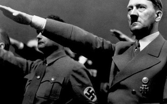 Trùm phát xít Hitler chỉ có một tinh hoàn?