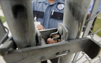 Mỹ: 46 quản giáo nhà tù bị bắt vì nhận hối lộ