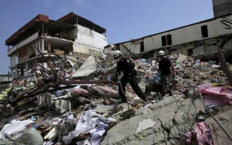 Ecuador hứng hàng chục dư chấn sau động đất, 602 người chết