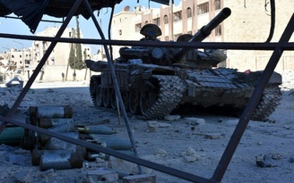 Quân đội Syria tái chiếm 6 quận ở Aleppo, 10.000 dân thường tháo chạy