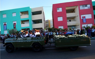 Lễ an táng lãnh tụ Fidel Castro được tiến hành giản dị tại Santiago de Cuba