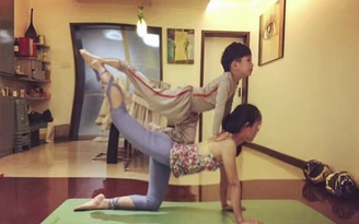 Cậu bé 7 tuổi bị nghi tự kỷ nổi tiếng nhờ yoga