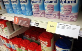 Sữa Aptamil của Pháp bị nghi khiến trẻ không khỏe ở Anh