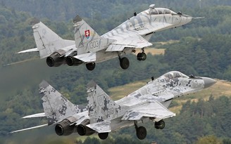 Máy bay Ý bị tiêm kích MiG-29 Slovakia 'áp tải' vì không liên lạc với mặt đất