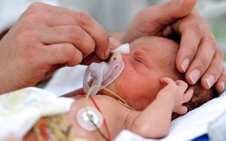 Nữ y tá Đức bị nghi đầu độc 5 đứa trẻ sinh non bằng morphine