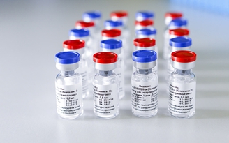 Tổng thống Putin nói Nga thiếu thiết bị để mở rộng sản xuất vắc xin Covid-19