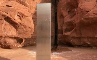 Khối kim loại bí ẩn xuất hiện rồi biến mất giữa sa mạc Mỹ