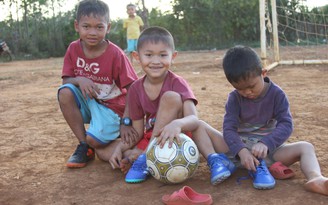 Gieo ước mơ bóng đá cho trẻ em vùng cao