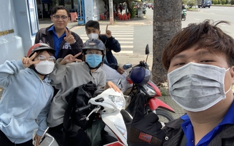 Thi tốt nghiệp THPT: Ai sẽ 'hộ tống' thí sinh ngủ quên?