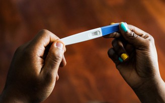 Phản đối gay gắt yêu cầu nữ sinh điều dưỡng, hộ sinh thử thai trước khi thi