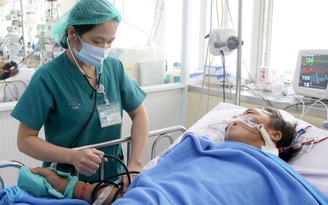 Tình hình sức khỏe bệnh nhân 'mang rắn hổ chúa vào phòng cấp cứu'